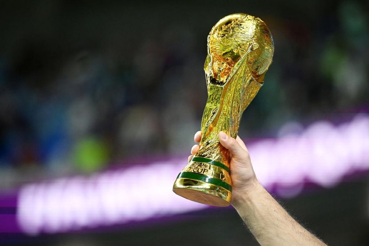 FIFA年度最佳男足教练候选：恩里克、斯洛特、弗里克在列